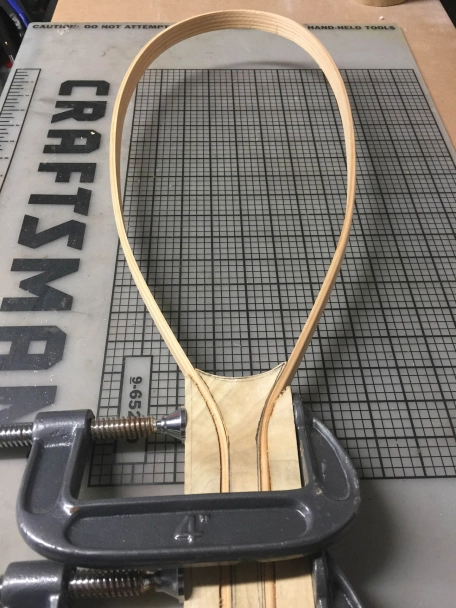 Clamping the handle Clamping the handle